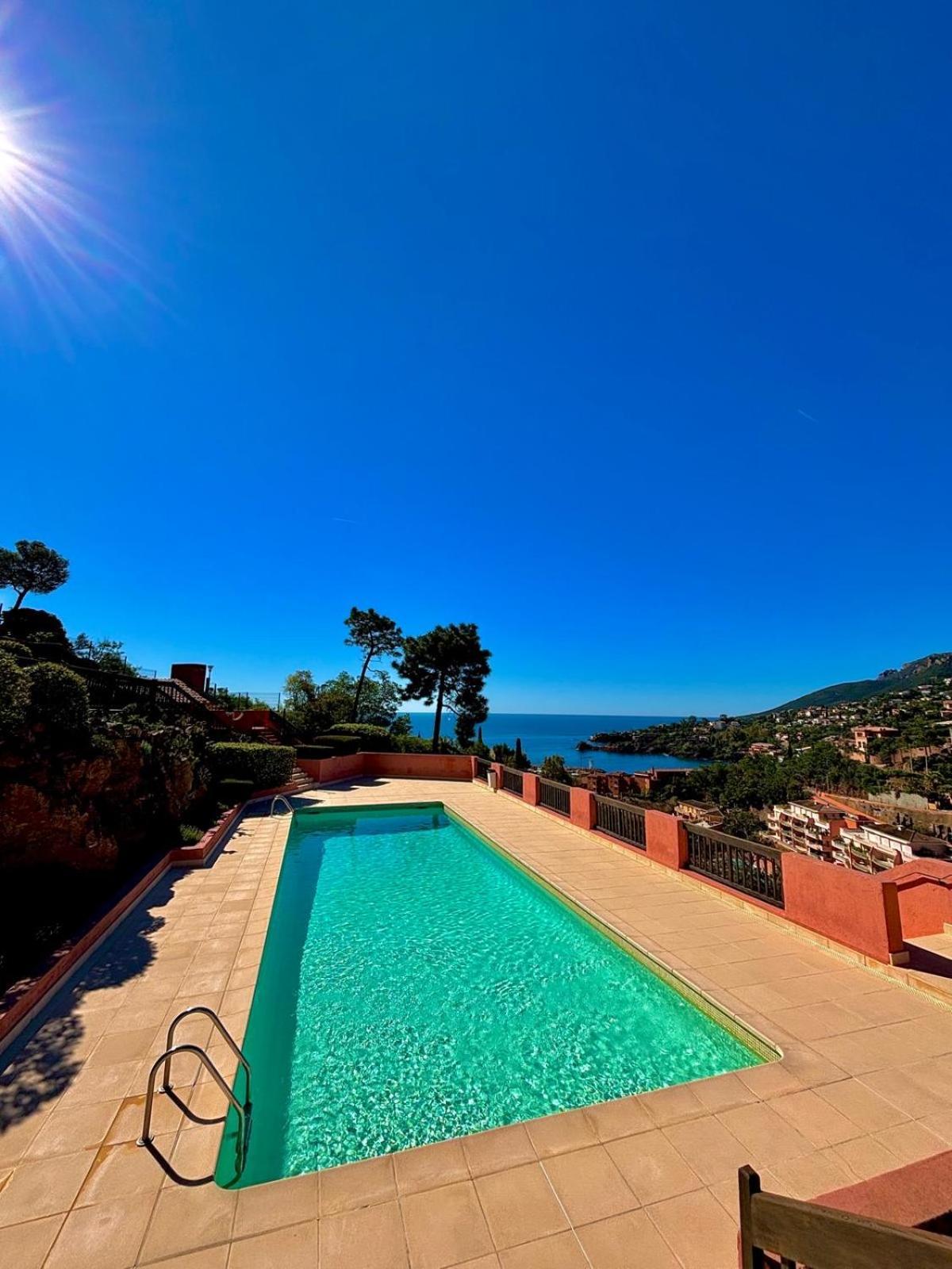 Duplex Vue Dans Avec Piscine Et Parking * Théoule-sur-Mer