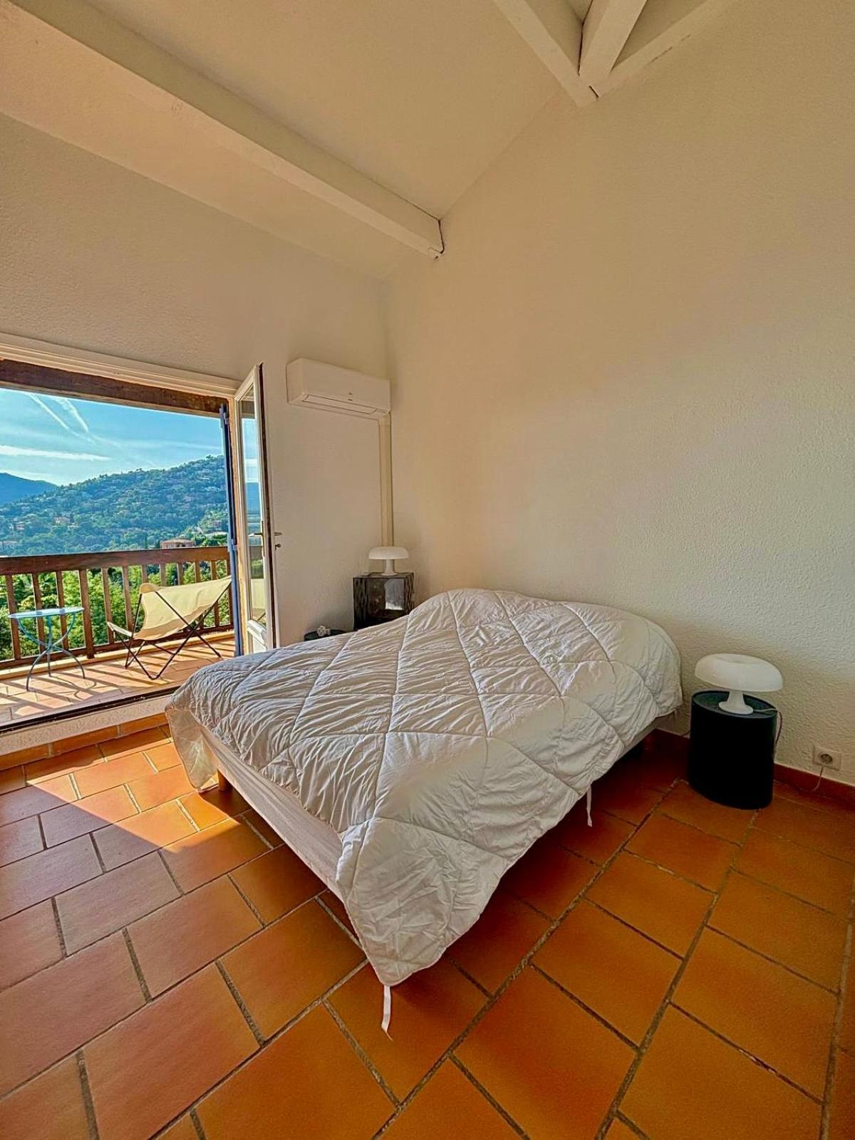 Duplex Vue Dans Avec Piscine Et Parking * Theoule-sur-Mer